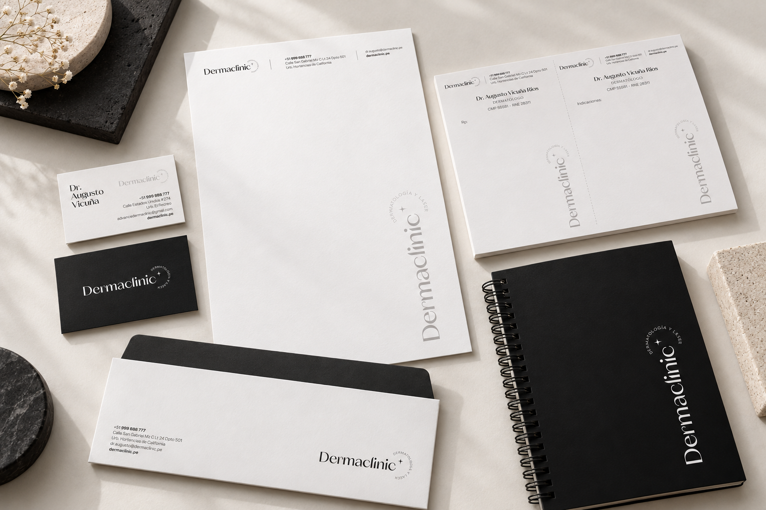Papelería corporativa de Dermaclinic con tarjetas, hojas membretadas, recetarios, sobre y cuaderno