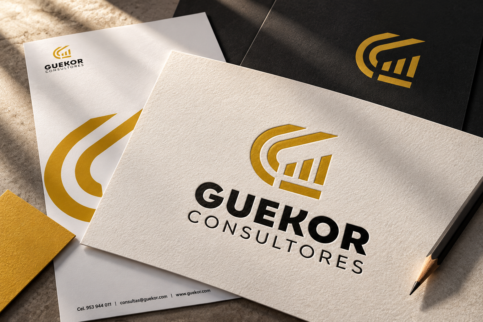 Identidad GUEKOR en papelería editorial