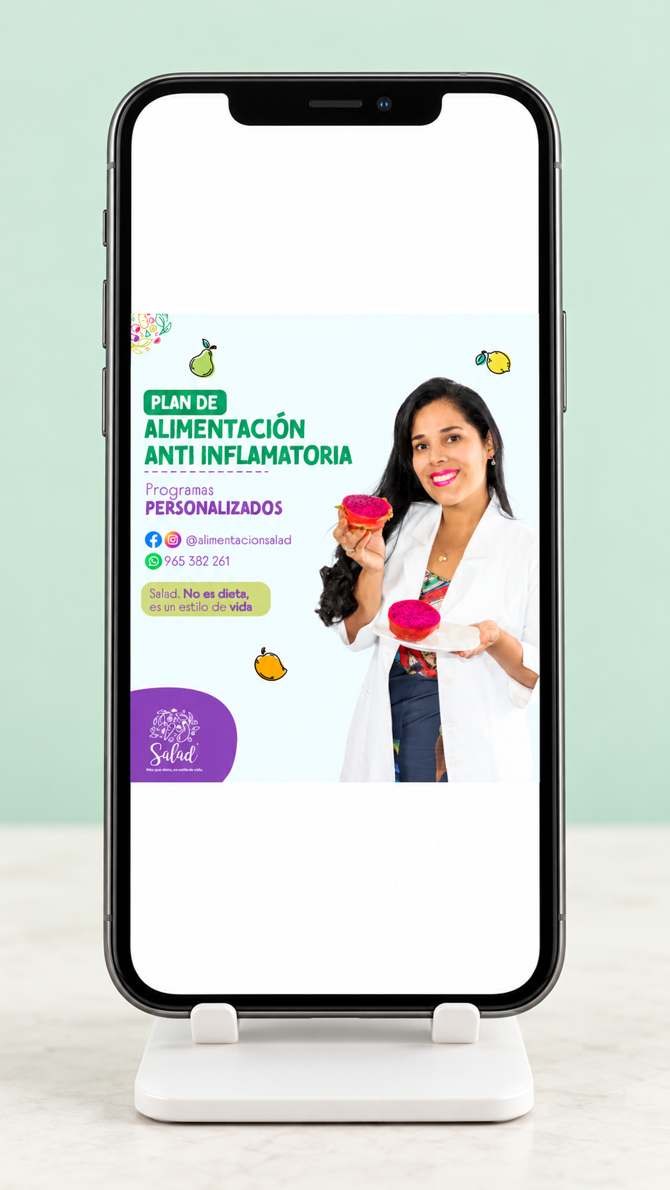 Smartphone premium sobre soporte blanco