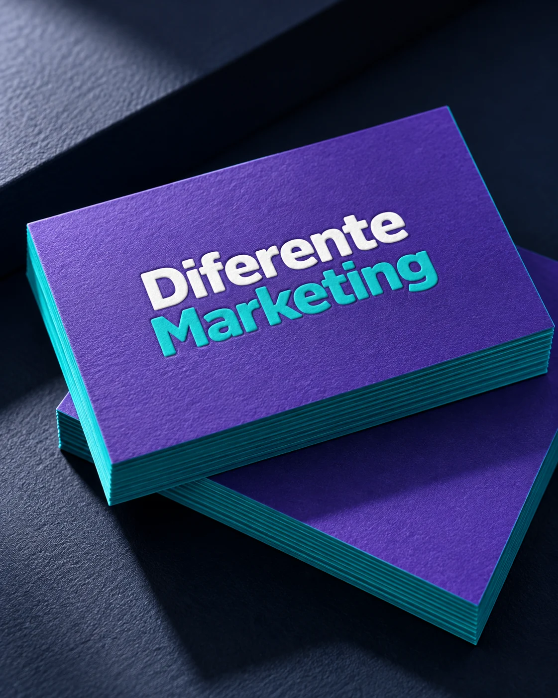 Tarjetas violetas de Diferente Marketing