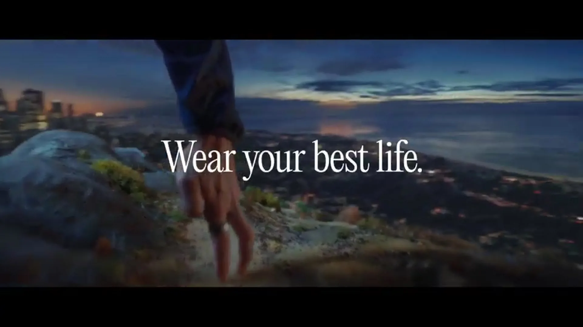 Cierre de Wear Your Best Life sobre el paisaje de la ciudad